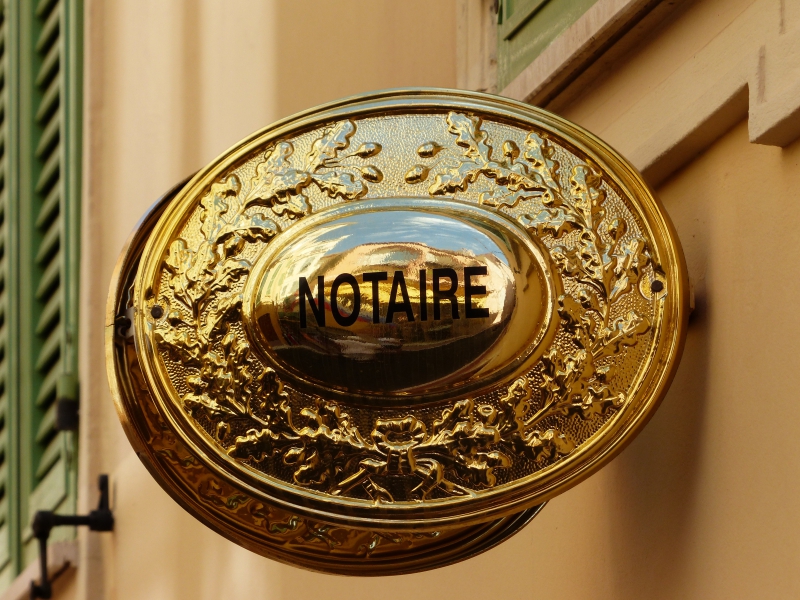 notaire-ST CEZAIRE SUR SIAGNE-min_advertising-golden-metal-money-lighting-brass-1013060-pxhere.com